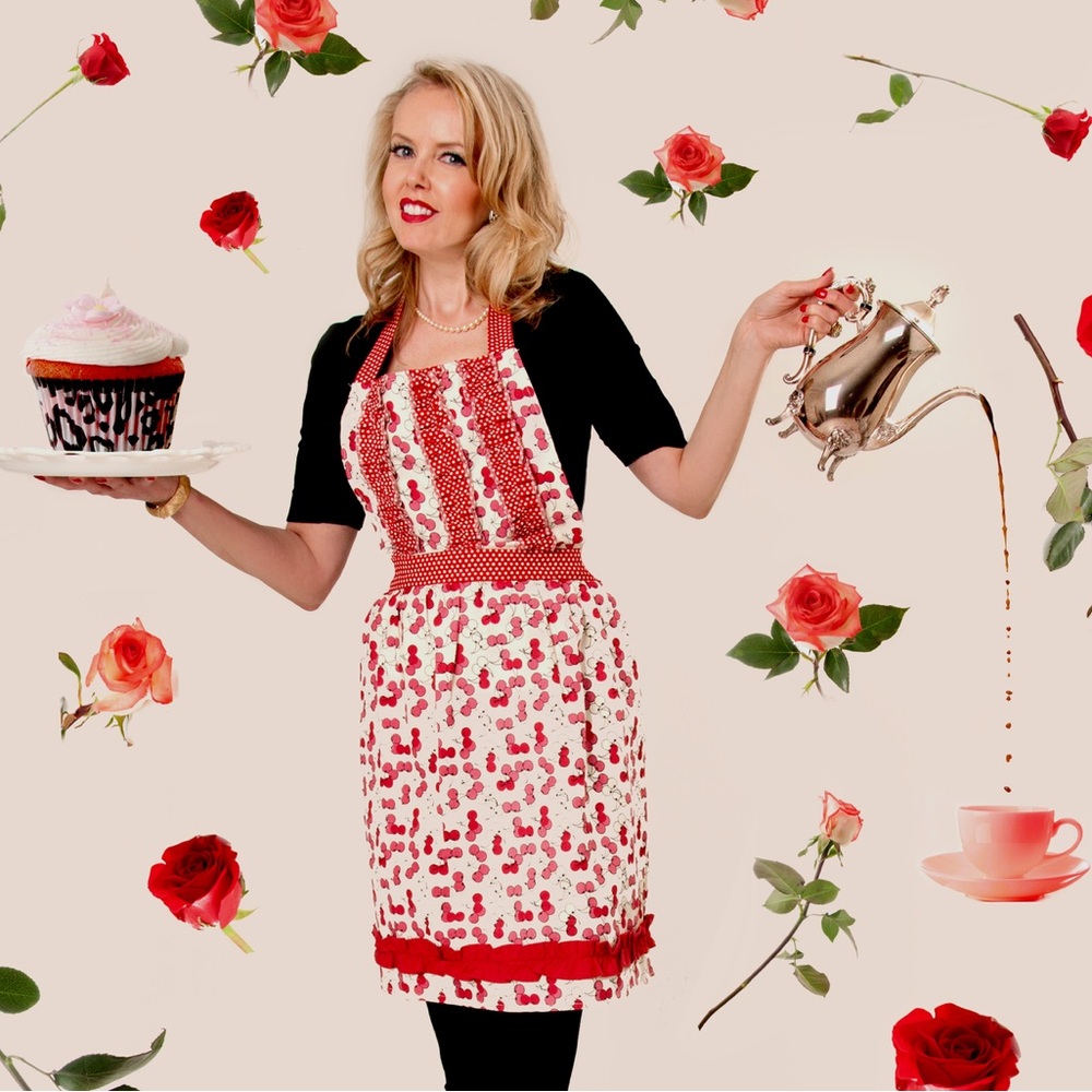 Simply Envogue Retro Chic Red and White Cherry Cotton Apron Size S / M